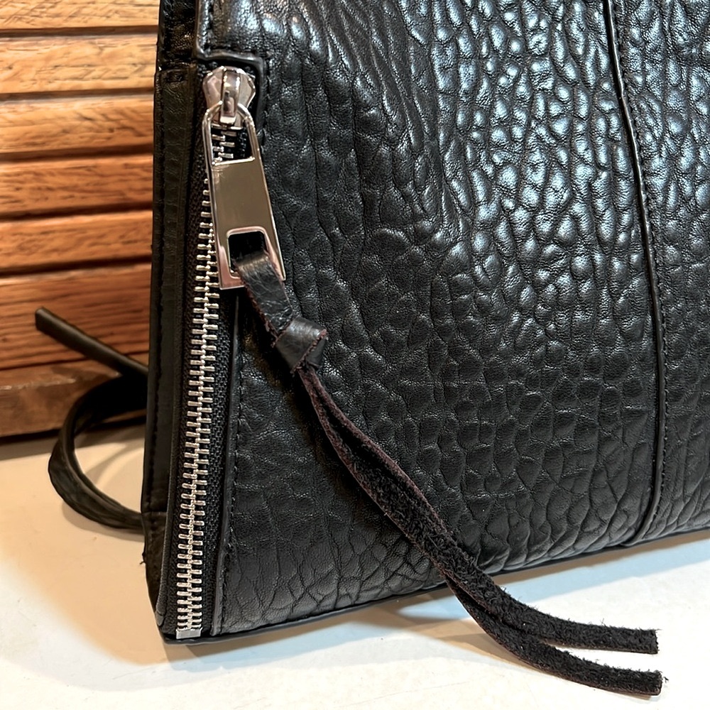 Vince Camuto black pebble leather lambskin crossbody / shoulder bag - Picture 5 of 17